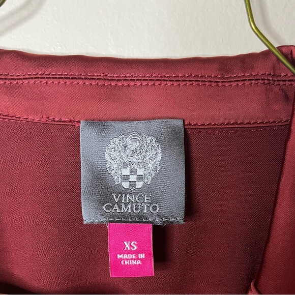 XS Vince Camuto belted satin vest - Picture 3 of 7